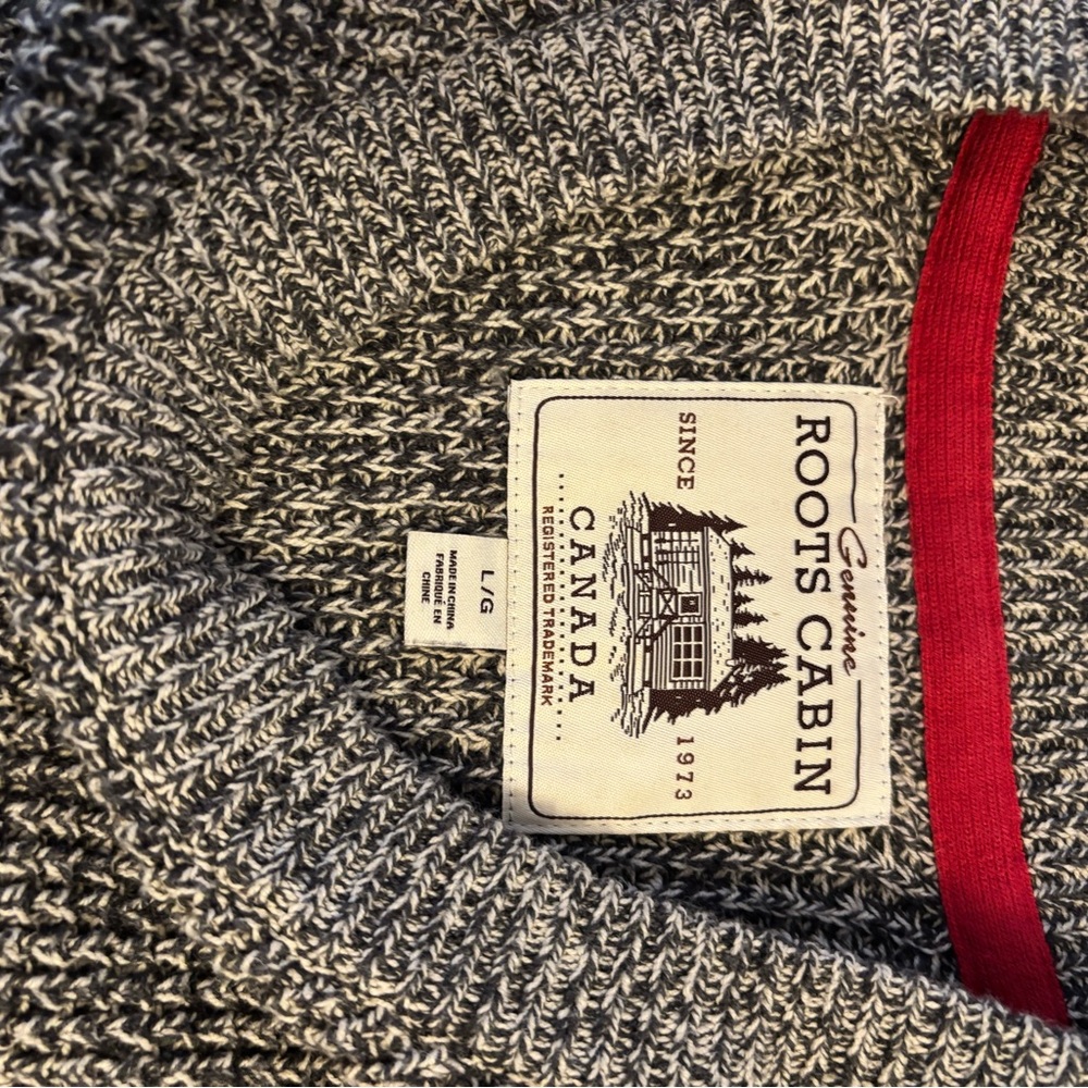 Roots Cabin Men's Black and White Knit Sweater